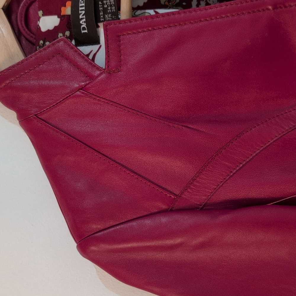 Danier Chery Red Leather Motorcycle Jacket Blazer Size 2XS p2p 17" - Picture 5 of 11